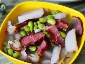 腊肉毛豆炖莲藕