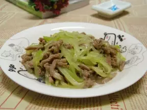 萵筍炒牛肉絲