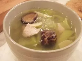 芥菜冬笋肉片汤