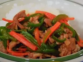 肉青椒胡萝卜拌饭