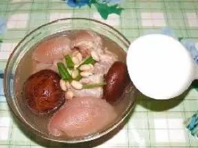 黄豆香菇煲猪蹄