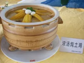 浓汤炖土鸡