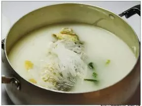 奶白鯽魚湯