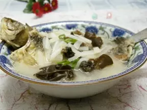 蘿蔔絲鯽魚湯