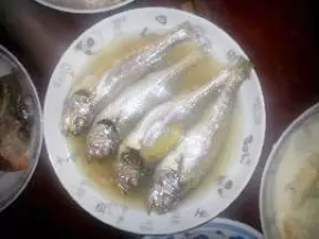 鹹菜乳清蒸小黃魚