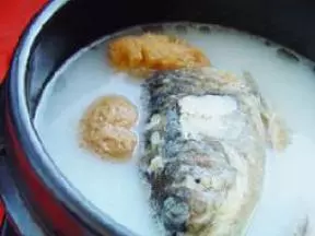 大蒜豆腐魚頭湯