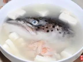 三文鱼头豆腐汤