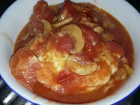 鲜茄磨菇烩荷包蛋