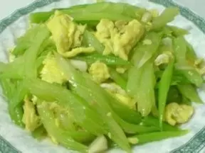 芹菜炒鸡蛋