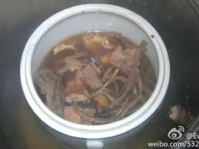 花胶茶树菇炖排骨