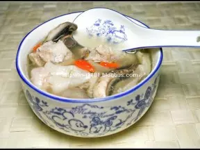 蘑菇排骨湯