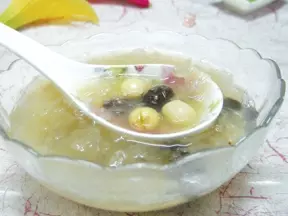 银耳莲子汤