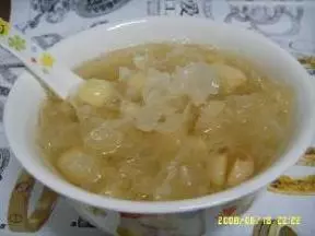 银耳莲子糖水