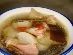 牛腩萝卜海带汤