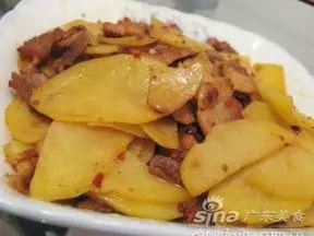 土豆片炒牛肉