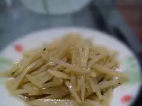 可口爽脆的酸辣土豆丝