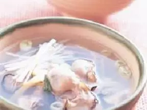 酸菜蚵仔湯