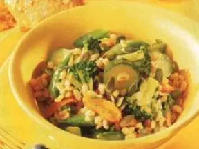 绿花菜薏仁沙拉