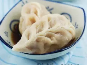 香辣豆豉圆白菜胡萝卜馅变色水饺