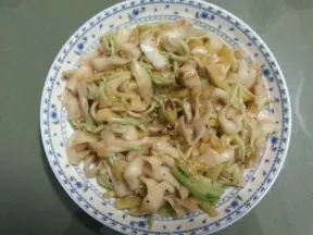 菠萝黄瓜炒面