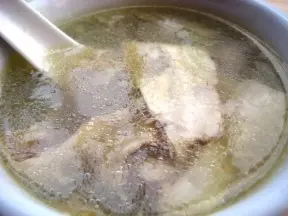 花膠煲雞湯