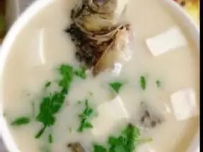 鲜鲫鱼豆腐汤