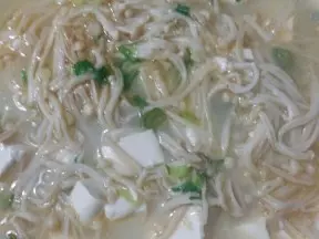 金针菇豆腐汤