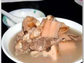 蓮藕眉豆骨頭湯