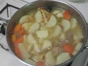 芋艿山药胡萝卜竹笋肉骨头汤