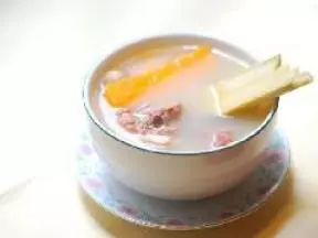玉米红萝卜竹蔗猪骨汤