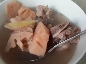 莲藕猪骨汤