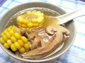 松茸菌玉米大骨汤