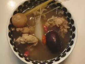 竹蔗茅根荸荠排骨汤