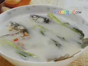 奶湯鯽魚