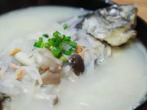 蘿蔔鯽魚菌菇湯