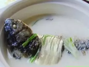 燉奶湯鯽魚蘿蔔絲