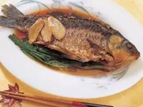 蔥燜鯽魚