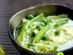 新鲜黄花菜豌豆蛋汤