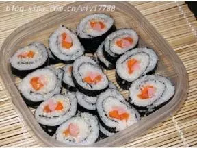 鲑鱼紫菜包饭——SUSHI
