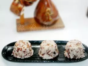 红米肉松海苔饭团