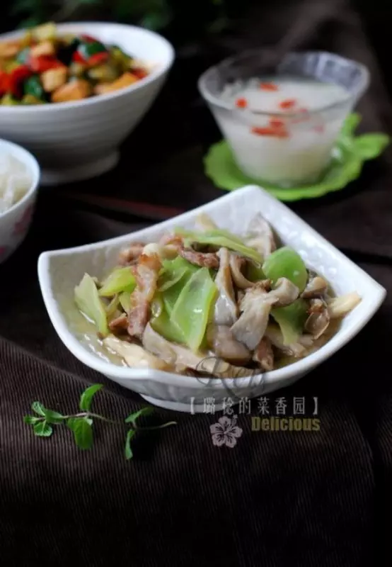 蘑菇青笋炒肉片
