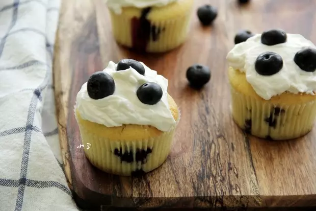 藍莓奶油杯子蛋糕Blueberries and Cream Cupcakes