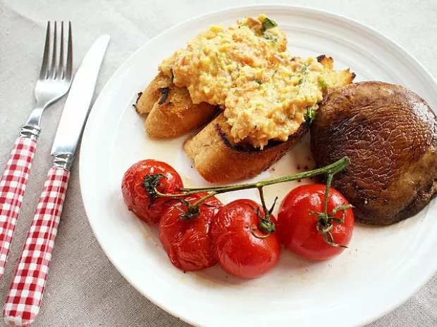 Scrambled Eggs with Smoked Salmon