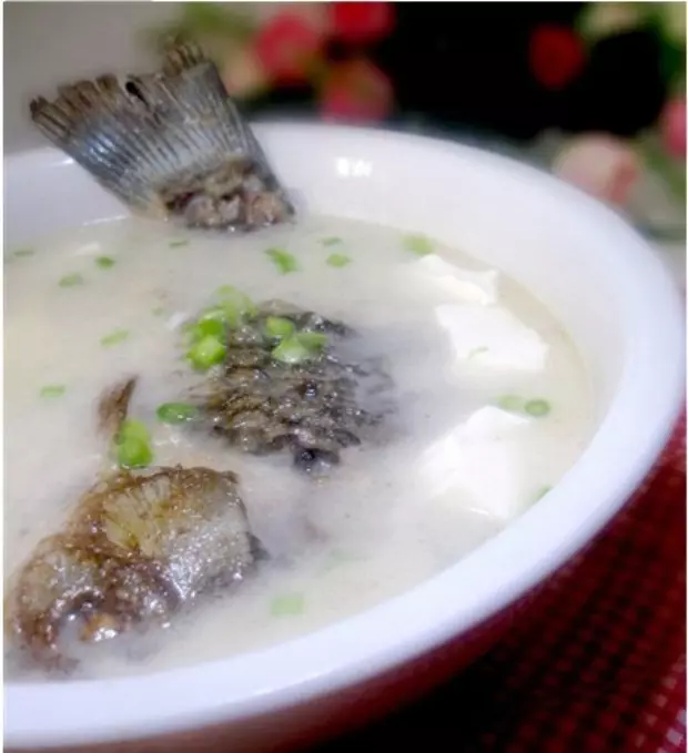 豆腐鯽魚湯