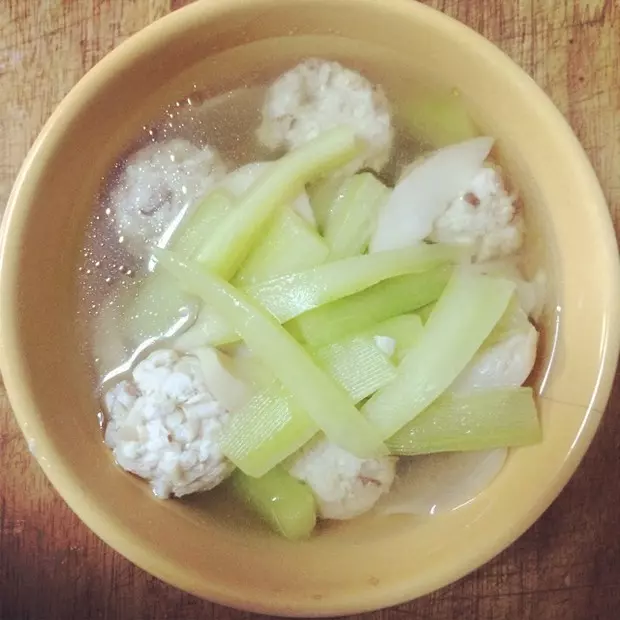 杏鲍菇鸡肉丸子汤（增肌减脂）