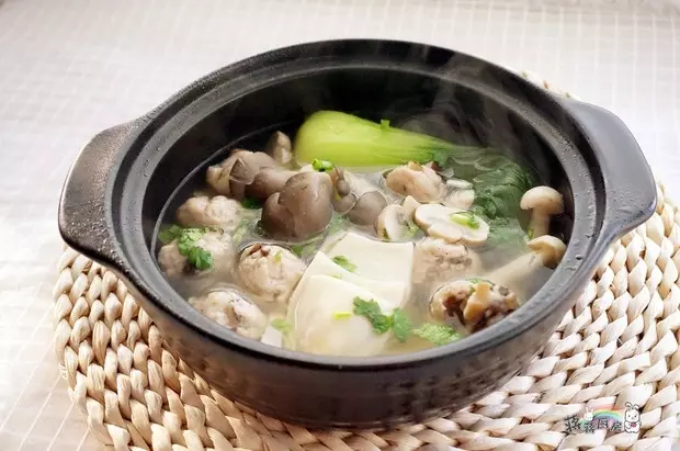 砂鍋菌菇肉丸湯