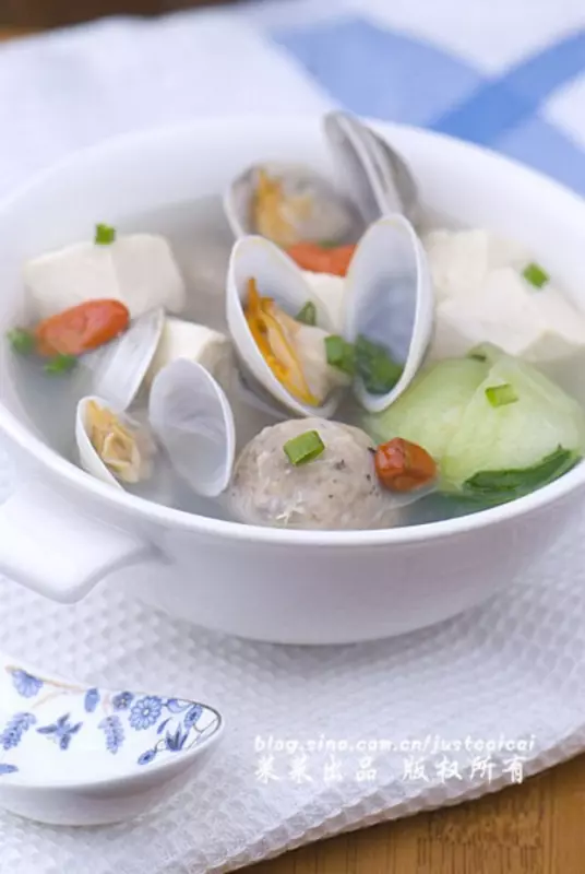 蛤蜊豆腐鱼丸汤