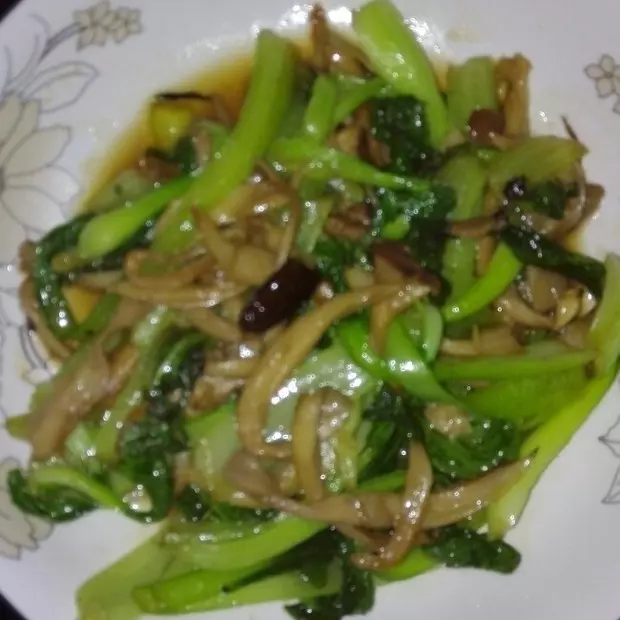 鸡腿菇爆炒油菜