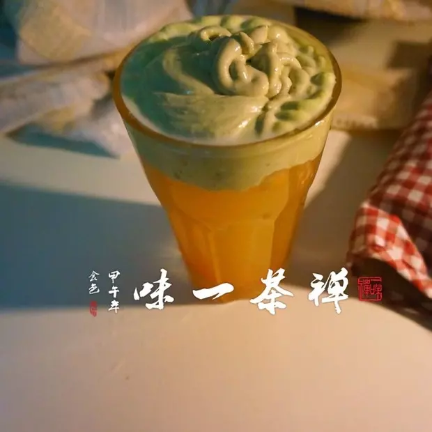 牛油果雪顶苹果红茶