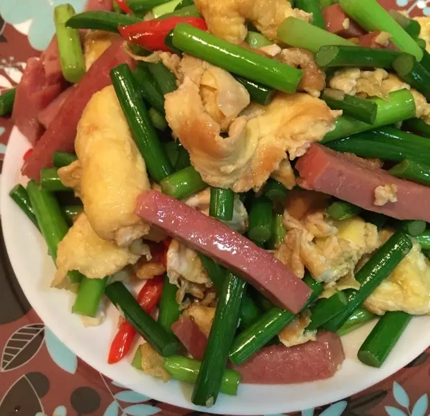 蒜苔午餐肉炒鸡蛋